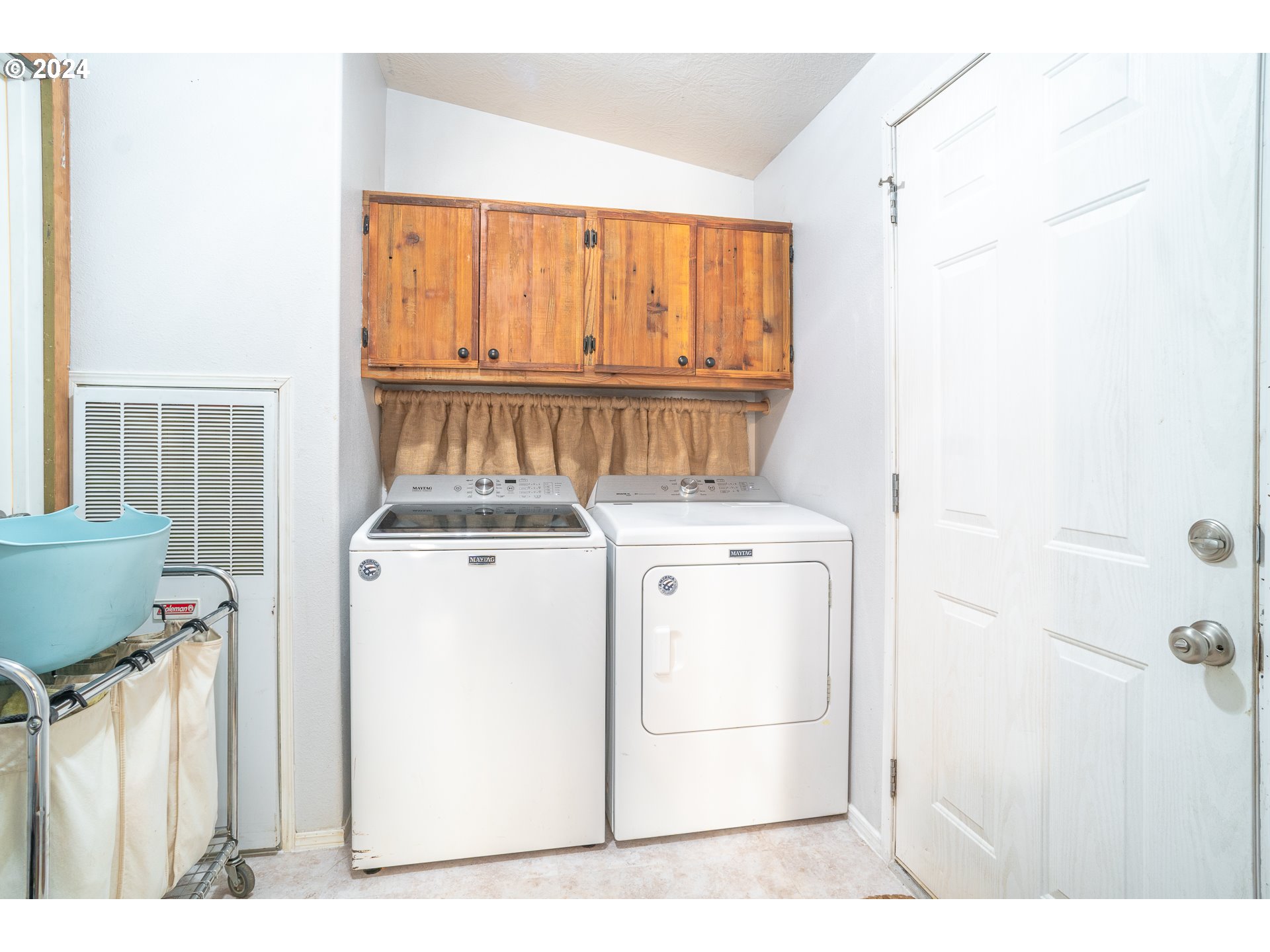 22233 Northeast Basket Flat Road Battle Ground, WA 98604 - Photo 38 of 46 a utility room with dryer and washer