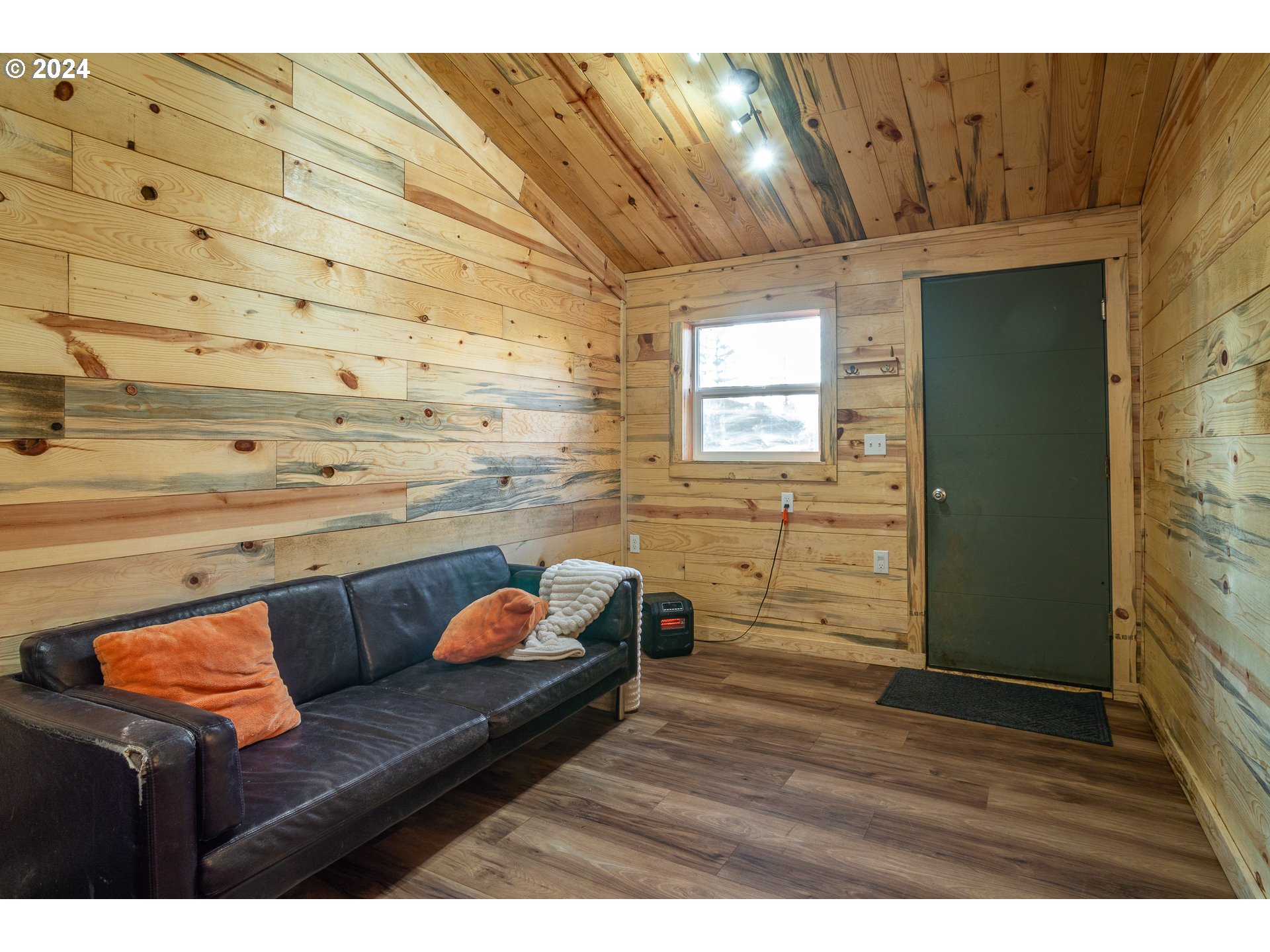 22233 Northeast Basket Flat Road Battle Ground, WA 98604 - Photo 43 of 46 a view of entryway with wooden floor