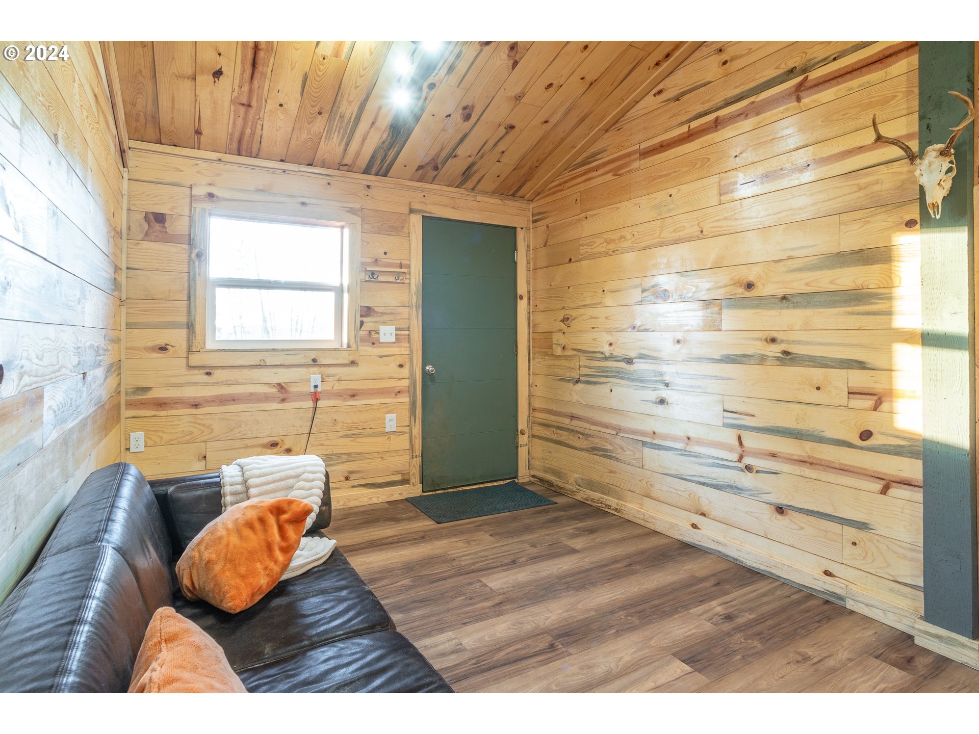 22233 Northeast Basket Flat Road Battle Ground, WA 98604 - Photo 44 of 46 a view of wooden floor and cabinet
