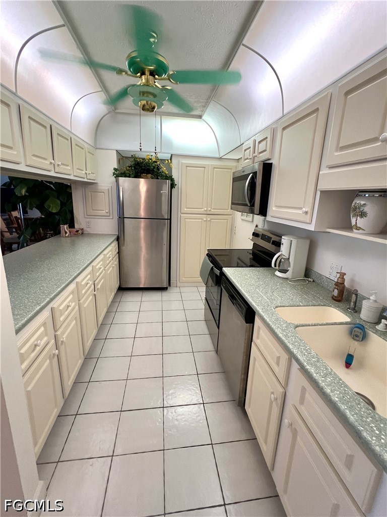 60 West Pelican Street, Unit 202 Naples, FL 34113 - Photo 10 of 21