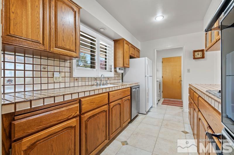 1085 Pineridge Drive Reno, NV 89509 - Photo 6 of 26 Photo 6