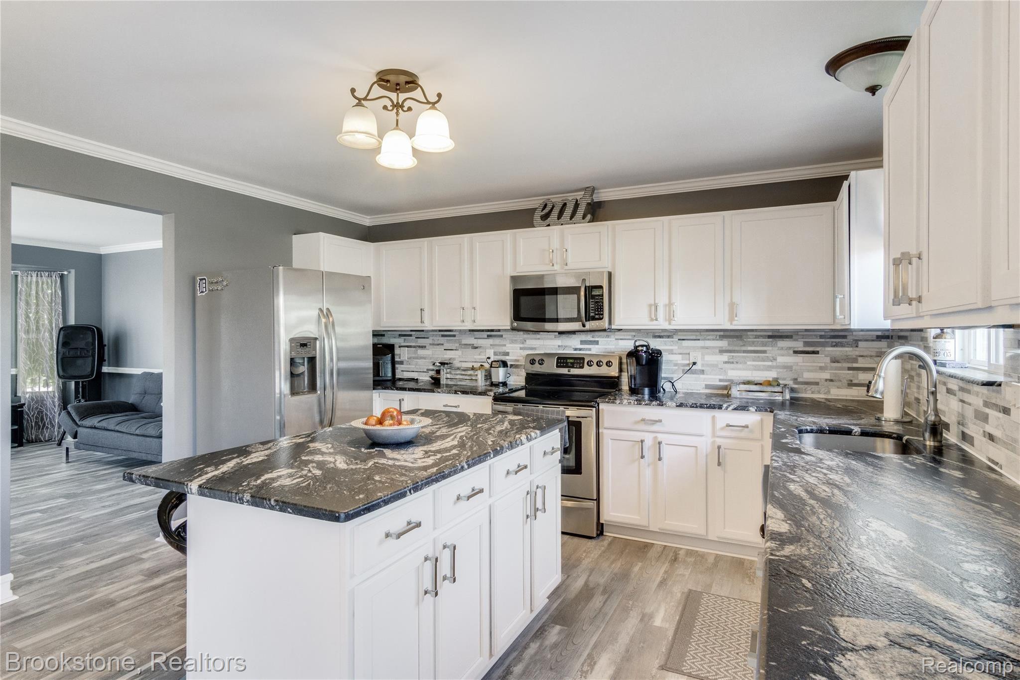 31297 Maple Ridge Lane Madison Heights, MI 48071 - Photo 19 of 32 Interiors (8 of 33).jpg