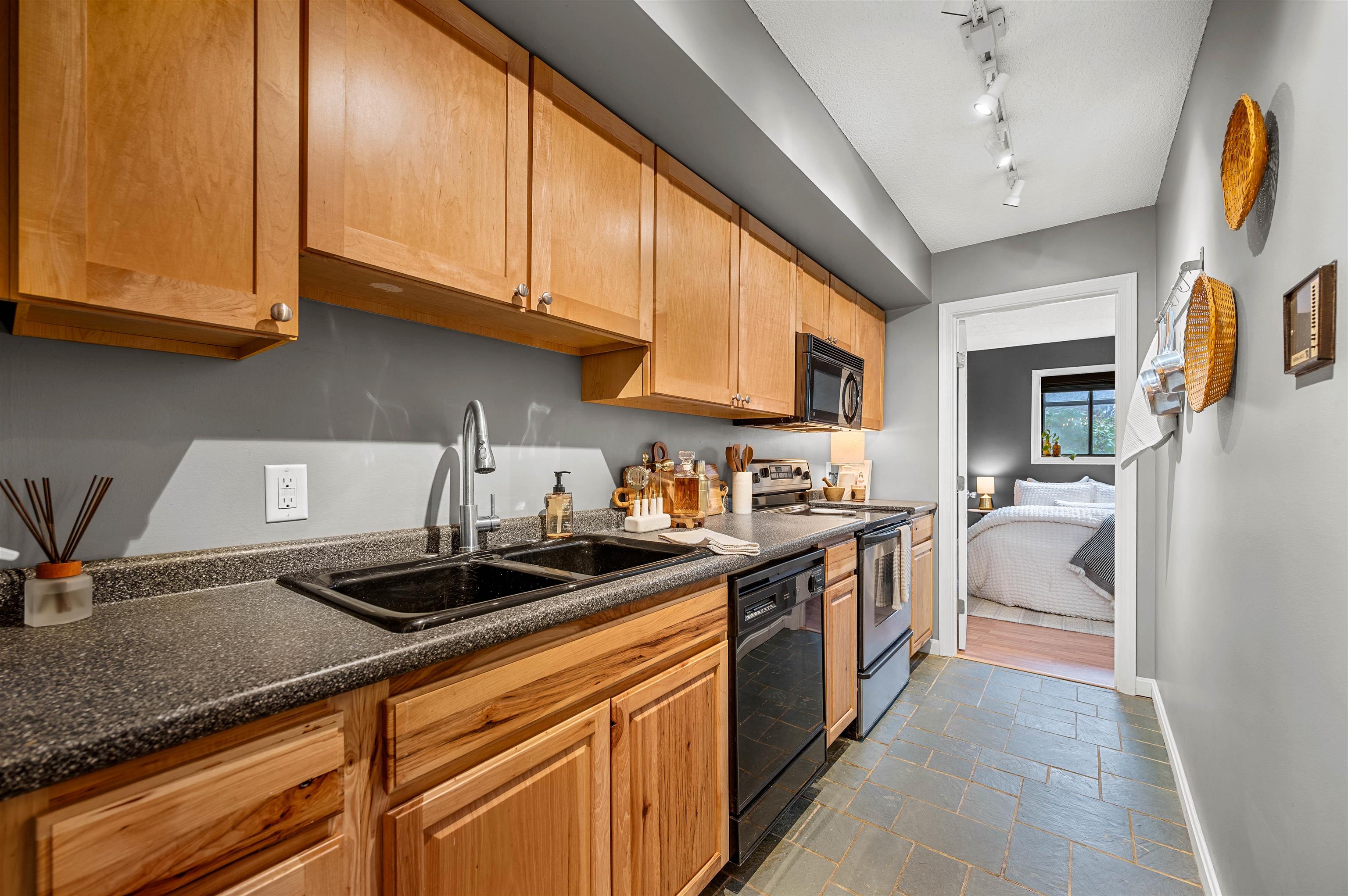415 Locust Hill Road Shelburne, VT 05482 - Photo 15 of 38 Gallery Image 15