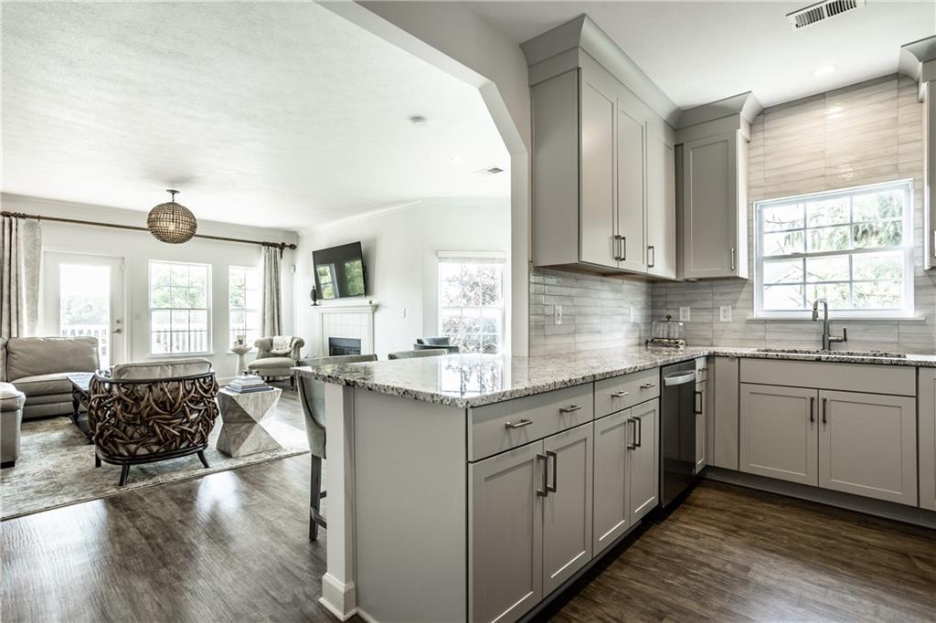 1495 Shadow Ridge Road Indianapolis, IN 46280 - Photo 10 of 18 Gallery Image 10