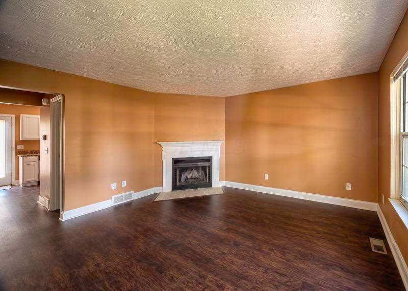 7925 Meadowhaven Boulevard, Unit 8 Columbus, OH 43235 - Photo 2 of 10 Gallery Image 2