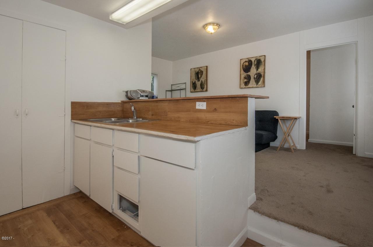 20 Graham Street Depoe Bay, OR 97341 - Photo 5 of 42 Unit 1 - View 2 (1280x850)