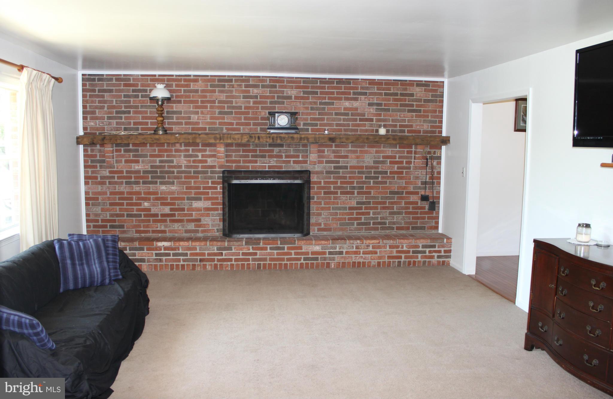 250 Armiger Road Huntingtown, MD 20639 - Photo 13 of 30 Living Room