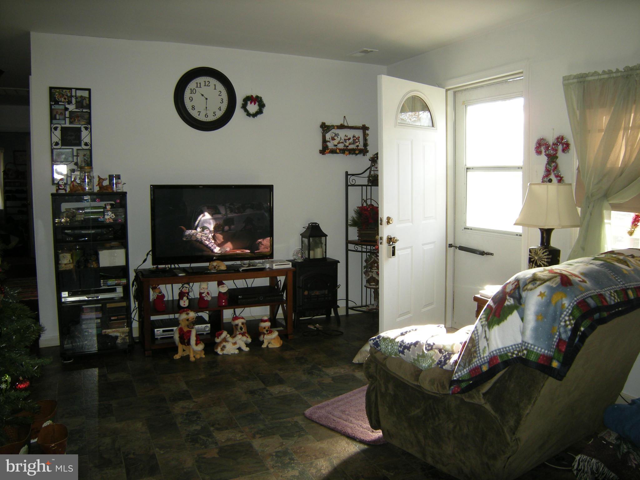 4722 Idlewilde Road Shady Side, MD 20764 - Photo 11 of 29 Living Room