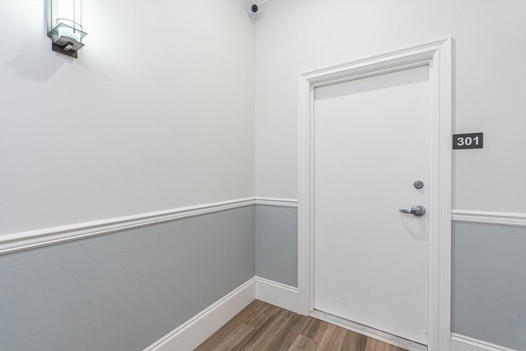 846 Main Street, Unit 3 Winchester, MA 01890 - Photo 34 of 36 a view of an empty room