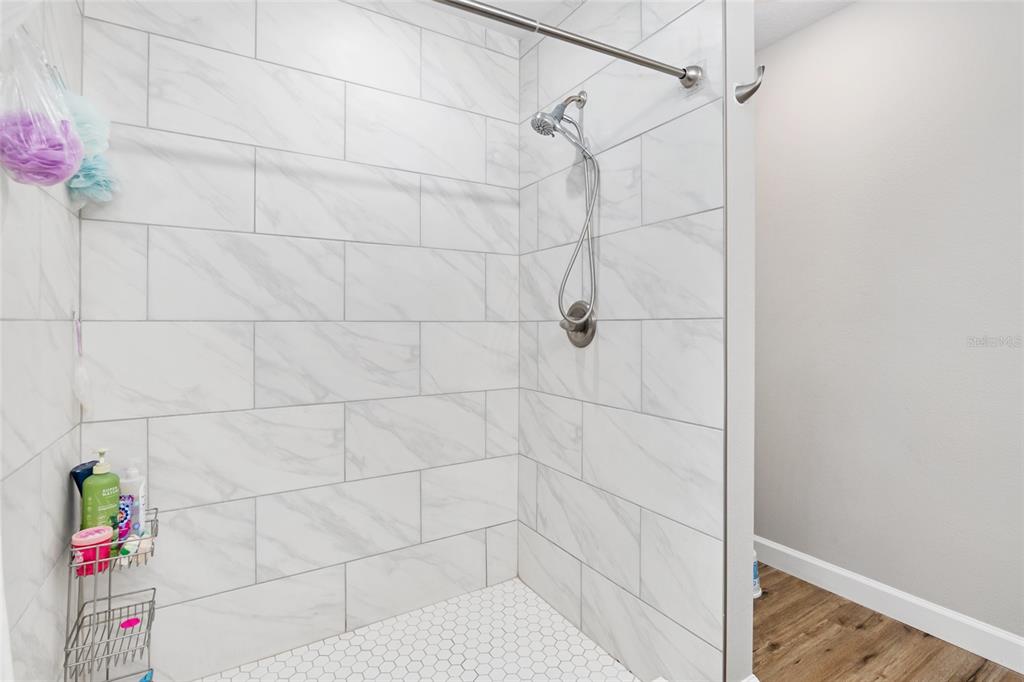 12 Oak Circle Pass Ocala, FL 34472 - Photo 29 of 50 a bathroom with a shower