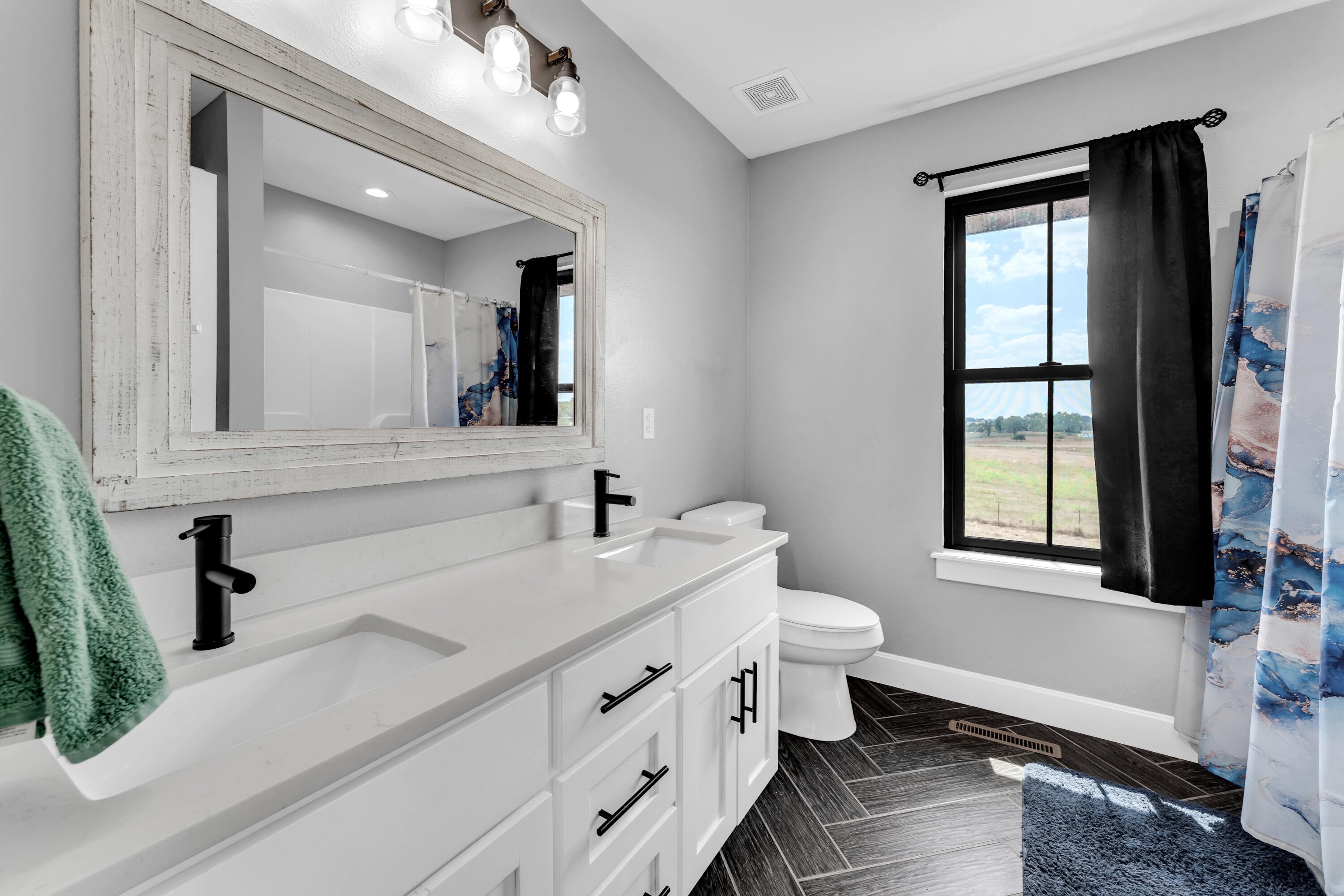 396 Blue Bell Road Billings, MO 65610 - Photo 16 of 22 Hall Bathroom