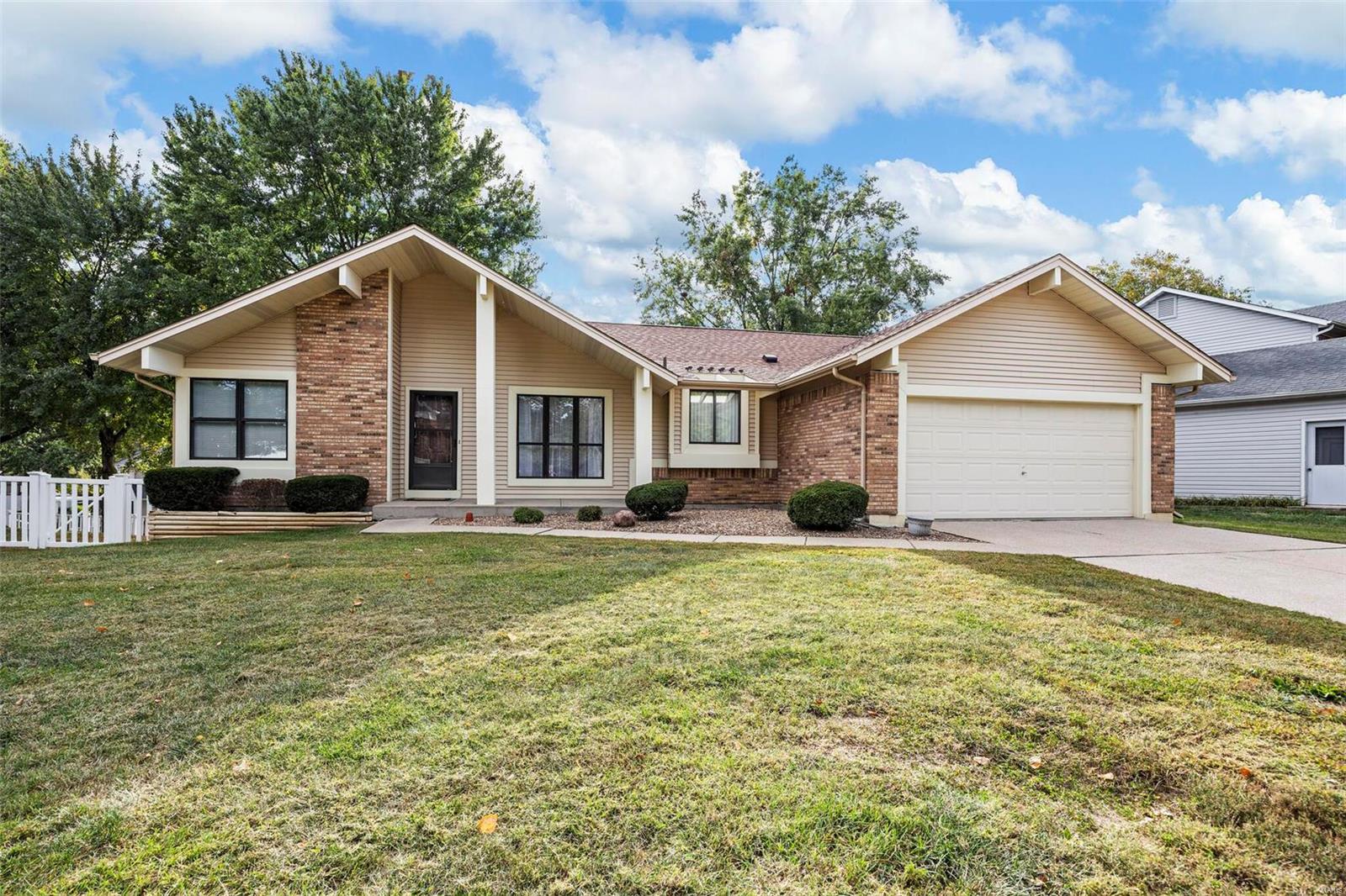 1611 Whitehirst Manor Drive, St. Charles, MO 63304 Compass