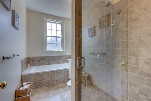 137 Beaconsfield Road, Unit 6 Brookline, MA 02445 - Photo 9 of 10 Gallery Image 9