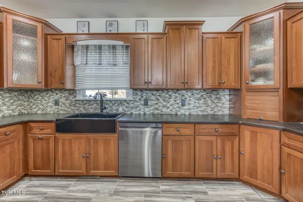 $625,000 | 18348 Buffalo Pond Road, Bristol, VA 24202