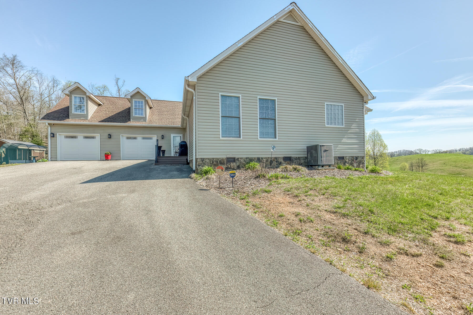 18348 Buffalo Pond Road Bristol, VA 24202 - Photo 8 of 73 18348 Buffalo Pond Rd-8