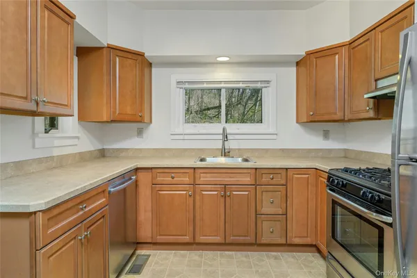 $489,900 | 147 Stoneleigh Avenue, Carmel, NY 10512