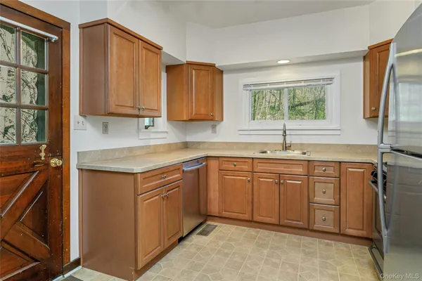 $489,900 | 147 Stoneleigh Avenue, Carmel, NY 10512