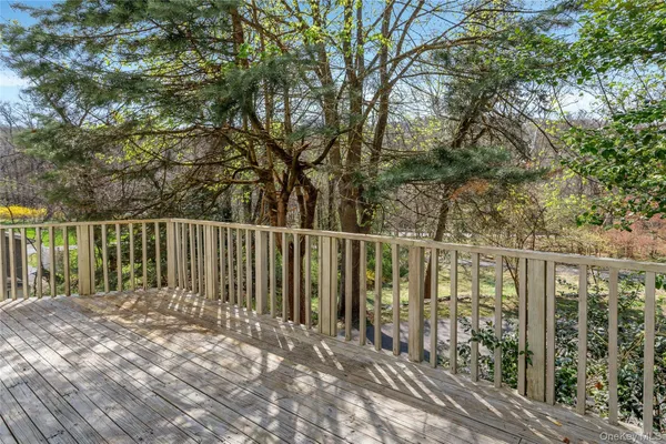 $489,900 | 147 Stoneleigh Avenue, Carmel, NY 10512