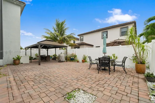 $899,900 | 3521 West 92nd Place, Hialeah, FL 33018