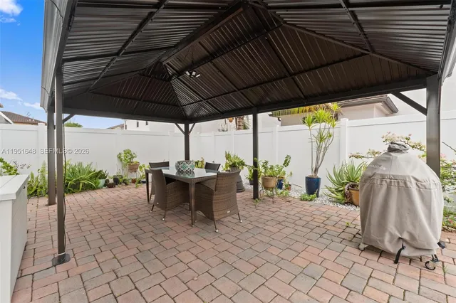 $899,900 | 3521 West 92nd Place, Hialeah, FL 33018