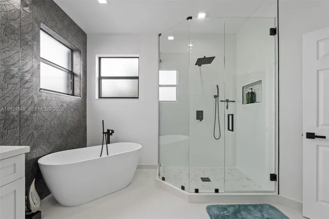 $899,900 | 3521 West 92nd Place, Hialeah, FL 33018