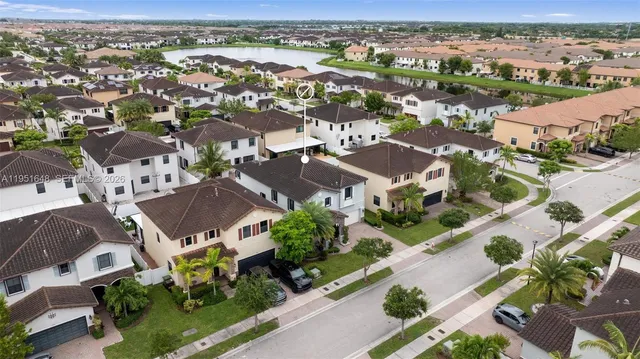 $899,900 | 3521 West 92nd Place, Hialeah, FL 33018