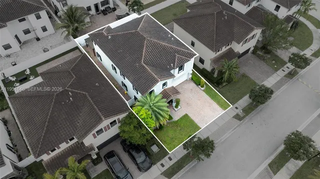 $899,900 | 3521 West 92nd Place, Hialeah, FL 33018