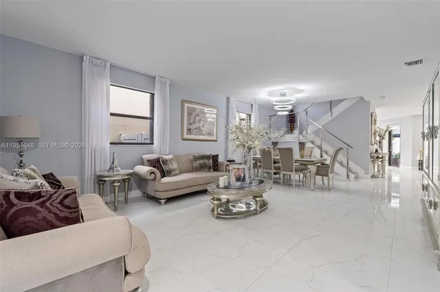 $899,900 | 3521 West 92nd Place, Hialeah, FL 33018