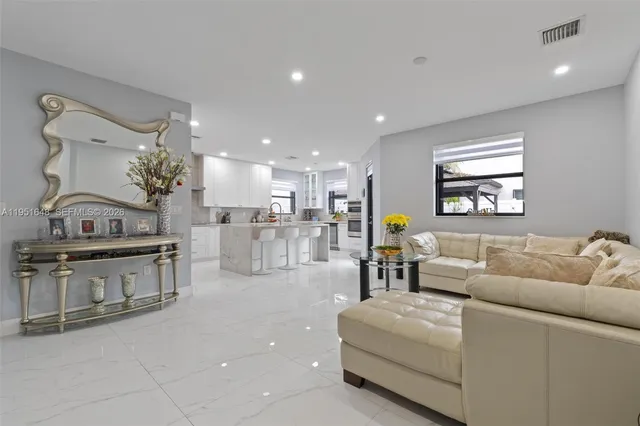 $899,900 | 3521 West 92nd Place, Hialeah, FL 33018