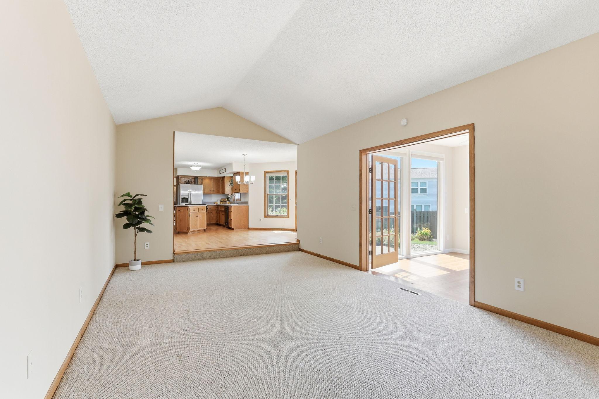 455 Highpoint Curve Maplewood, MN 55119 - Photo 14 of 44