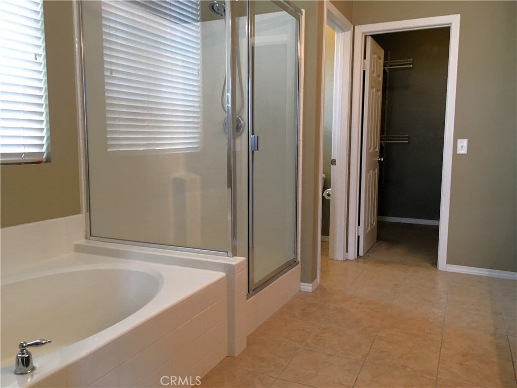 15213 Hawk Street Fontana, CA 92336 - Photo 10 of 20 a view of a bathroom with bathtub
