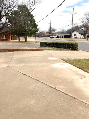 $129,500 | 1001 Jefferson Drive, Plainview, TX 79072