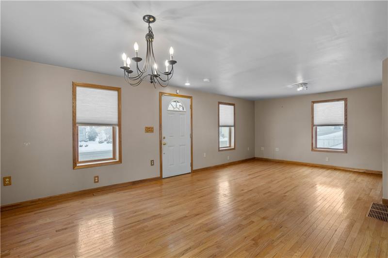 2438 Eastbrook Road New Castle, PA 16105 - Photo 4 of 26 Gallery Image 4