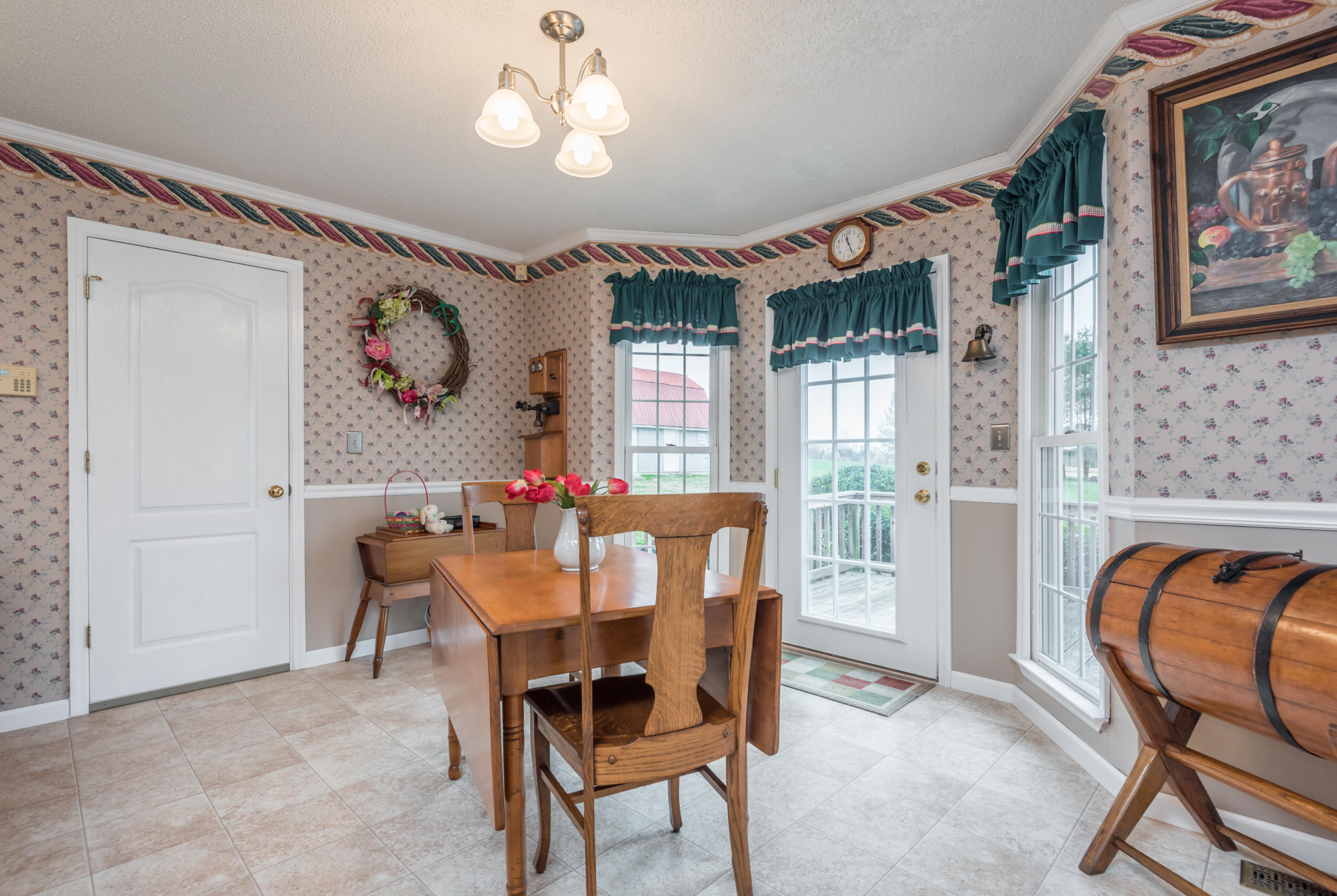 138 Farrs Road Kingston, TN 37763 - Photo 14 of 40 Breakfast area