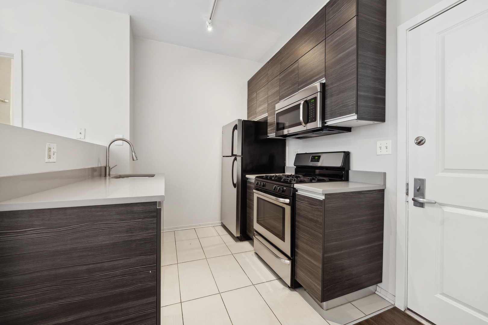 30 East Roosevelt Road, Unit 403 Chicago, IL 60605 - Photo 3 of 11