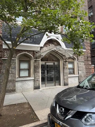 $95,000 | 2922 Barnes Avenue, Unit 3A | Olinville