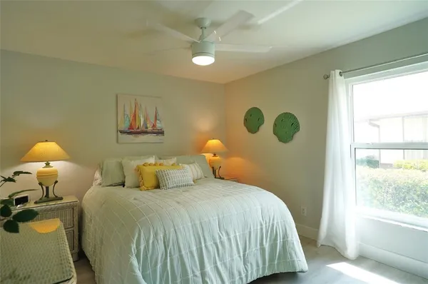 a sign that is on the wall of the building