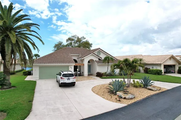 $794,900 | 204 Carriage House Lane, Unit 204, Nokomis, FL 34275