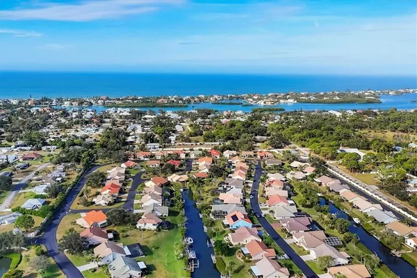 $794,900 | 204 Carriage House Lane, Unit 204, Nokomis, FL 34275