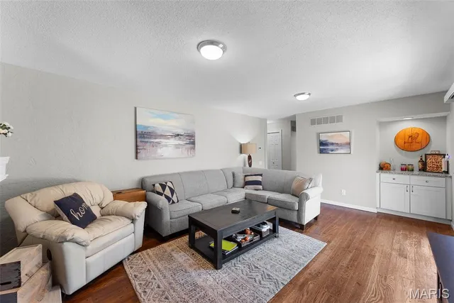 $460,000 | 1517 Shadyside Lane, St. Louis, MO 63146