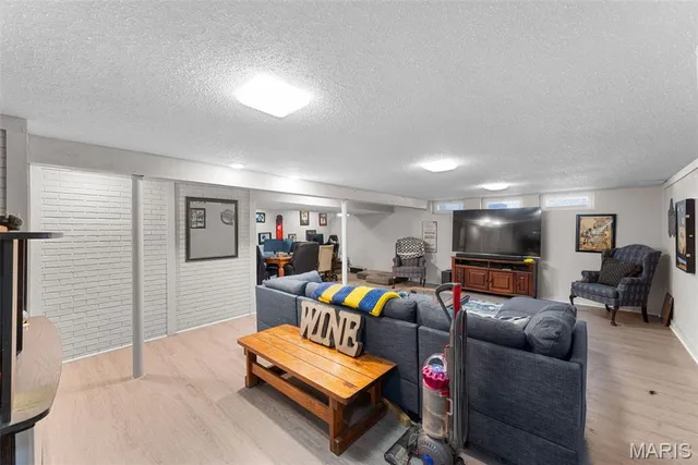 $460,000 | 1517 Shadyside Lane, St. Louis, MO 63146