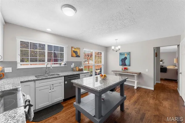 $460,000 | 1517 Shadyside Lane, St. Louis, MO 63146