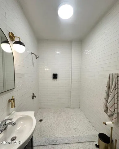 $950 | 51 Elm Street, Unit 1, Albany, NY 12202