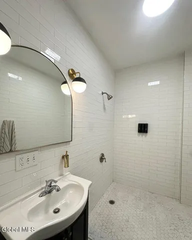 $950 | 51 Elm Street, Unit 1, Albany, NY 12202