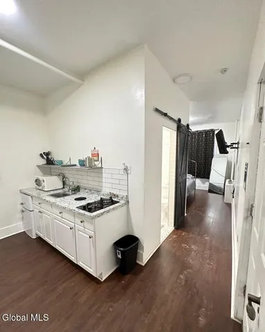 $950 | 51 Elm Street, Unit 1, Albany, NY 12202