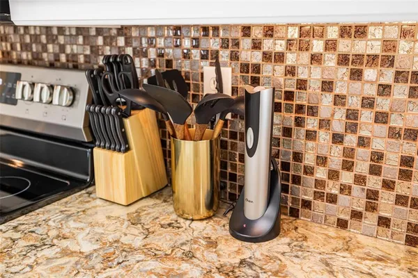 $4,500 | 4360 Iola Drive, Sarasota, FL 34231