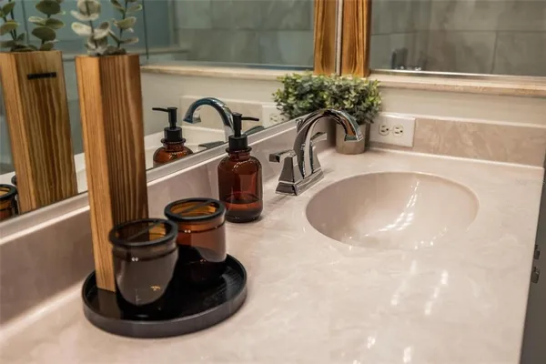 $4,500 | 4360 Iola Drive, Sarasota, FL 34231