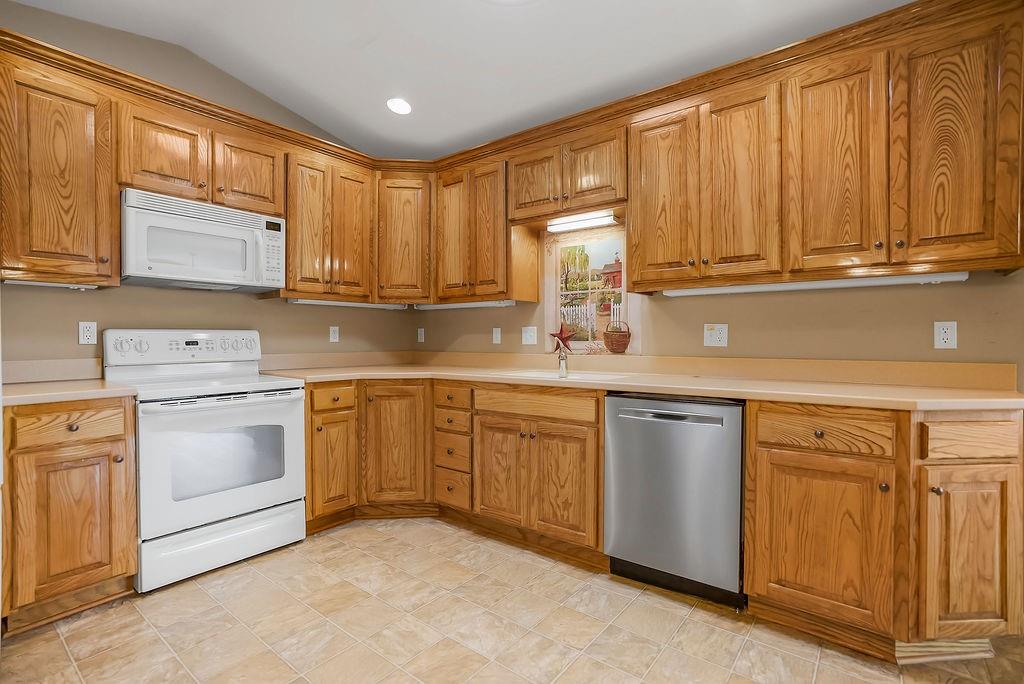 21702 West 119th Terrace, Unit 1103 Olathe, KS 66061 - Photo 9 of 41