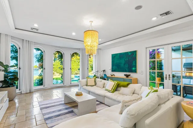 $37,900 | 350 East Ocean Avenue, Lantana, FL 33462