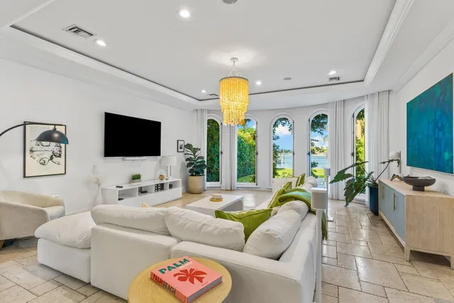 $37,900 | 350 East Ocean Avenue, Lantana, FL 33462